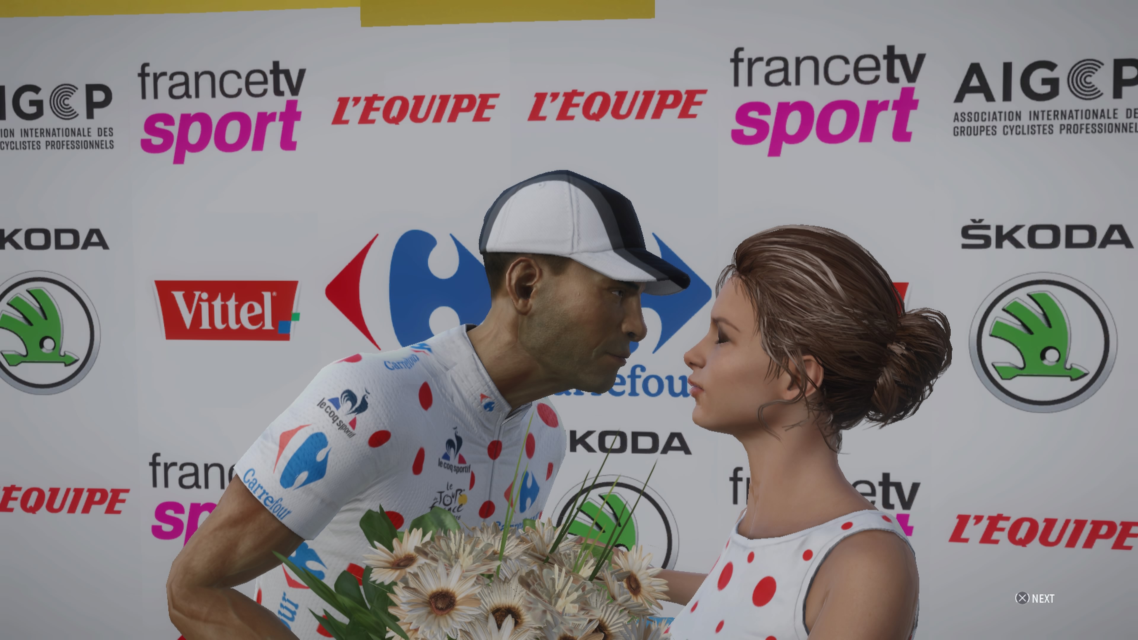 Tour de France 2017 - Leaning in for a kiss.