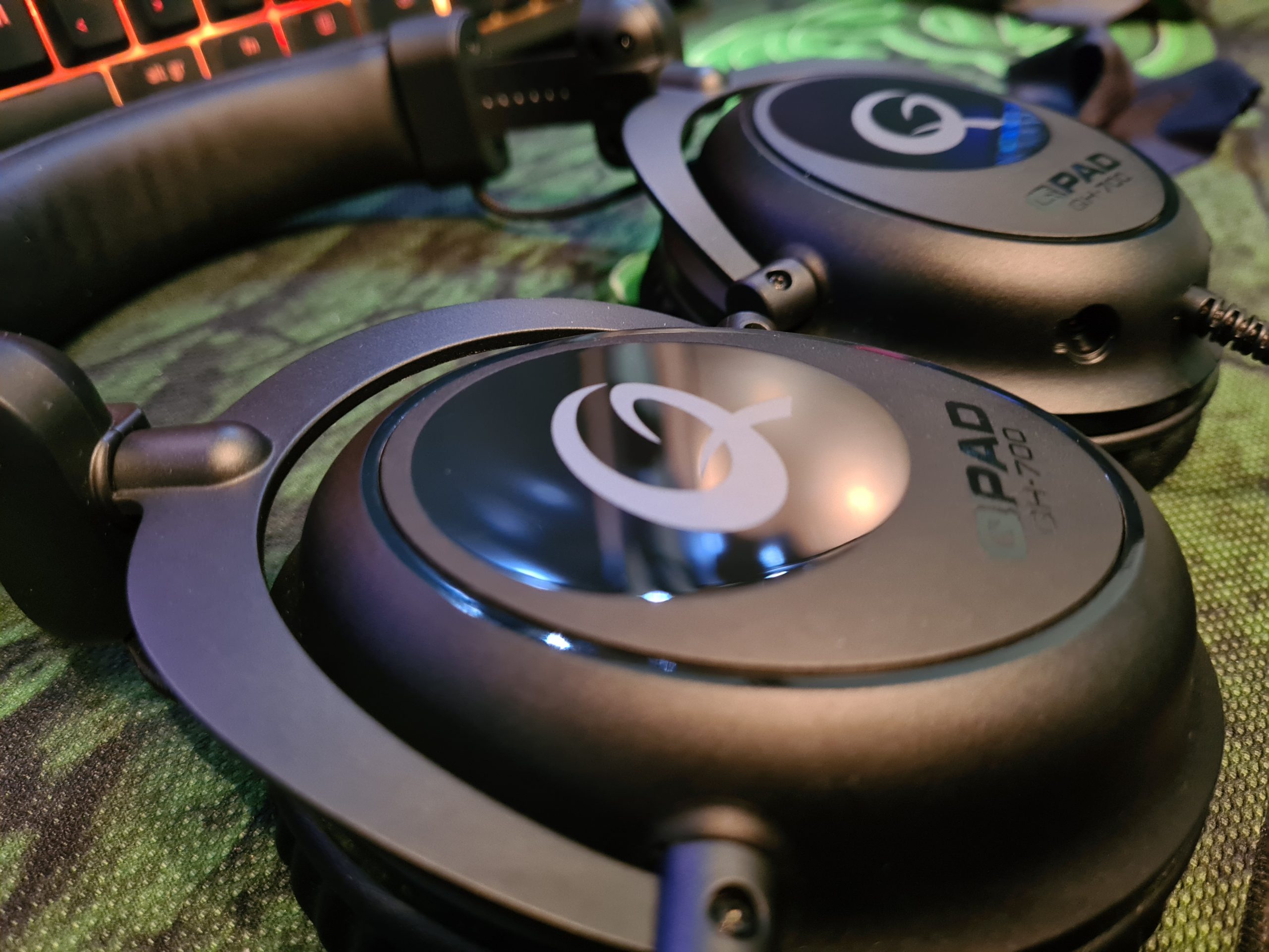 QPAD QH-700 Pro Gaming Stereo Headset