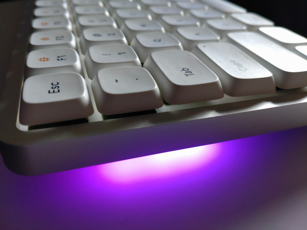 A side view of the Lofree Flow mechanical keyboard. A purple light is glowing from the sidelights.
