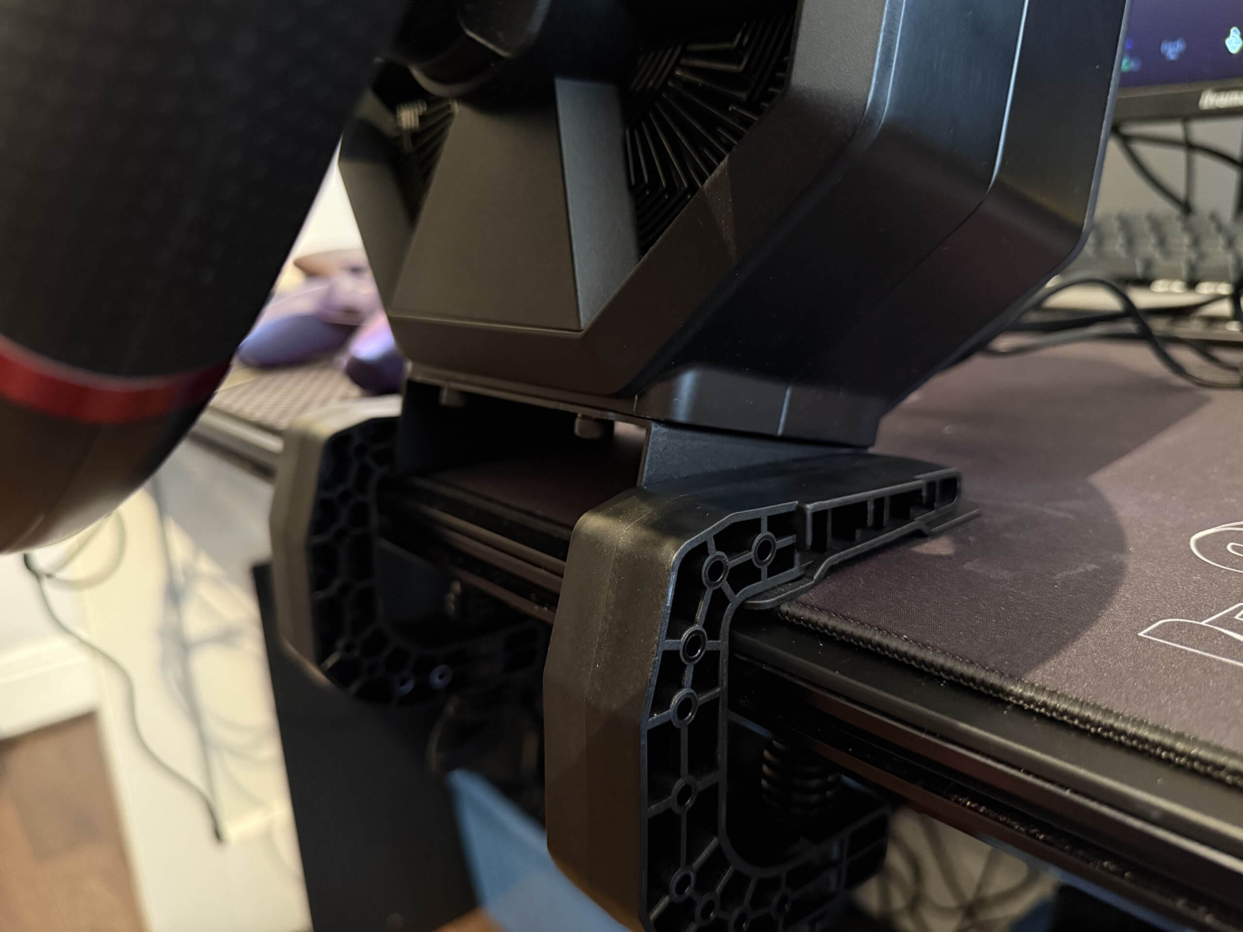 The thrustmaster t598 clamped to the desk using the included clamps
