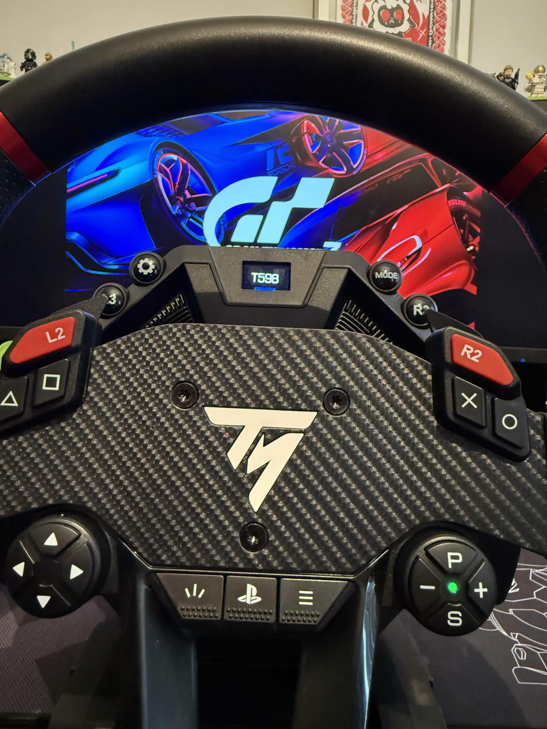 Thrustmaster T598 view of the wheel from the front showing the buttons