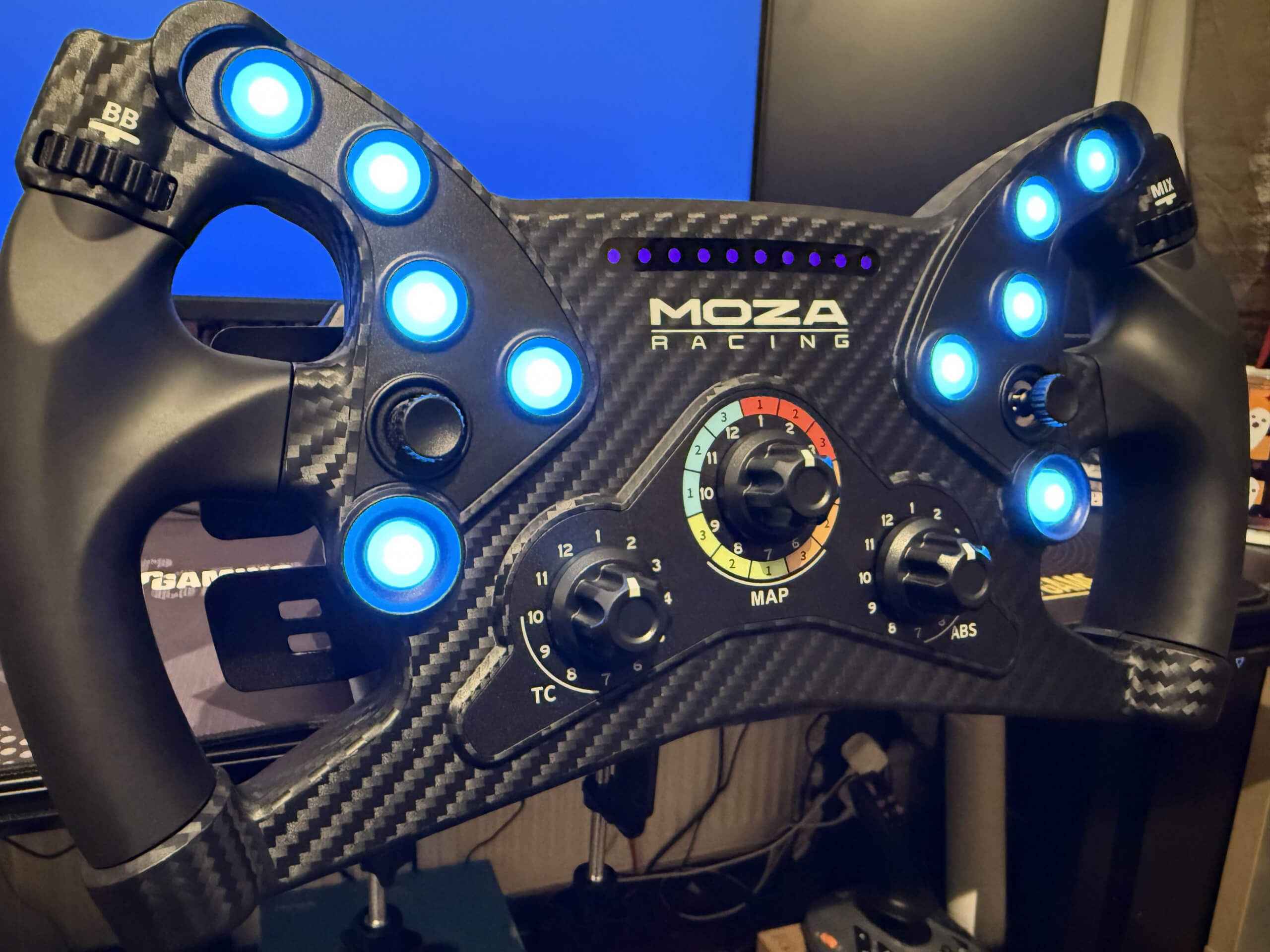 The moza racing ks steering wheel is on the R9 wheelbase with the RGB lights on