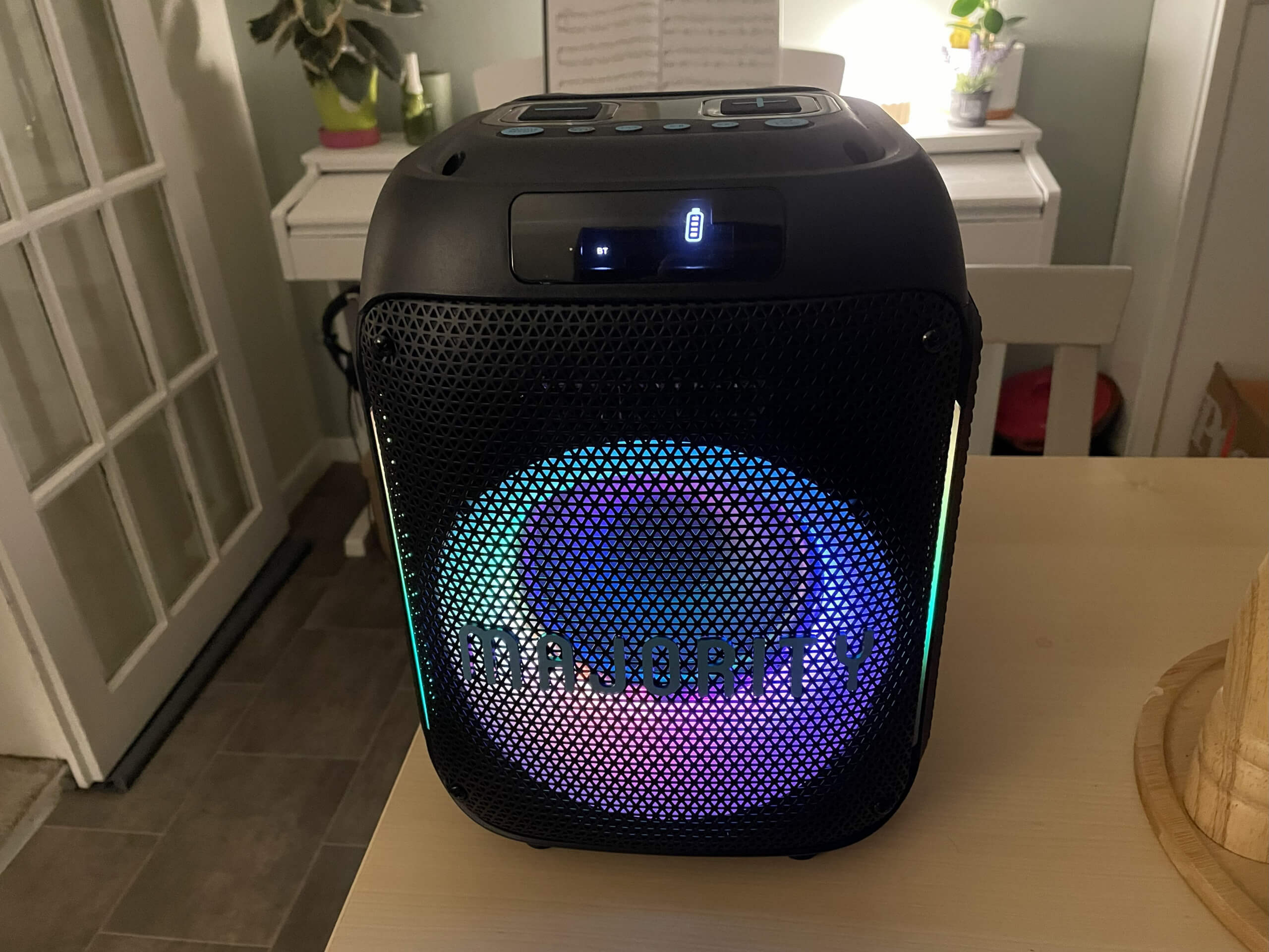 Pulse 1 viewed from the front while the LED lights display a rainbow pattern.