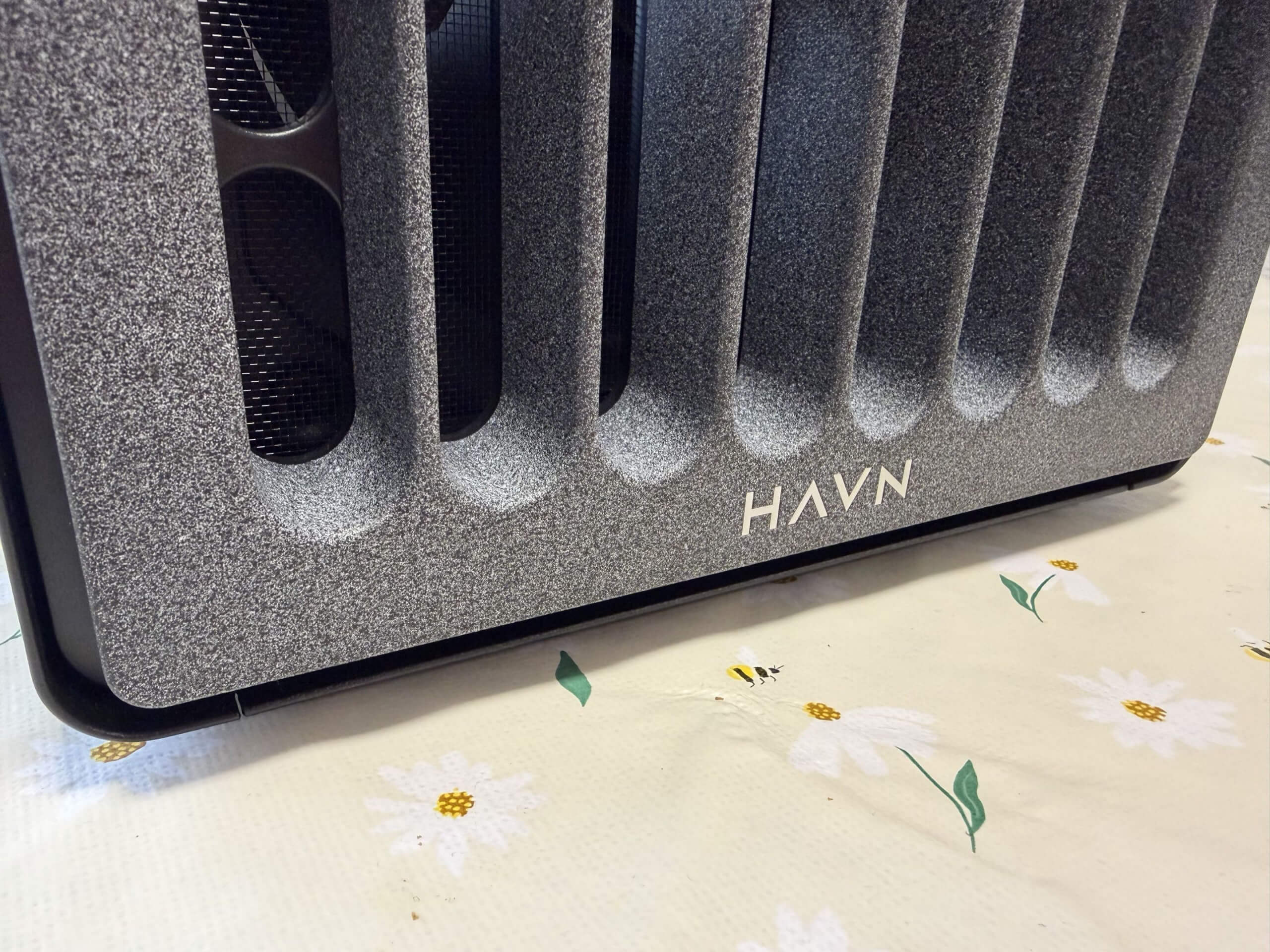 image of the bf 360 flow showing the front panel up close and you can see the stone effect surface