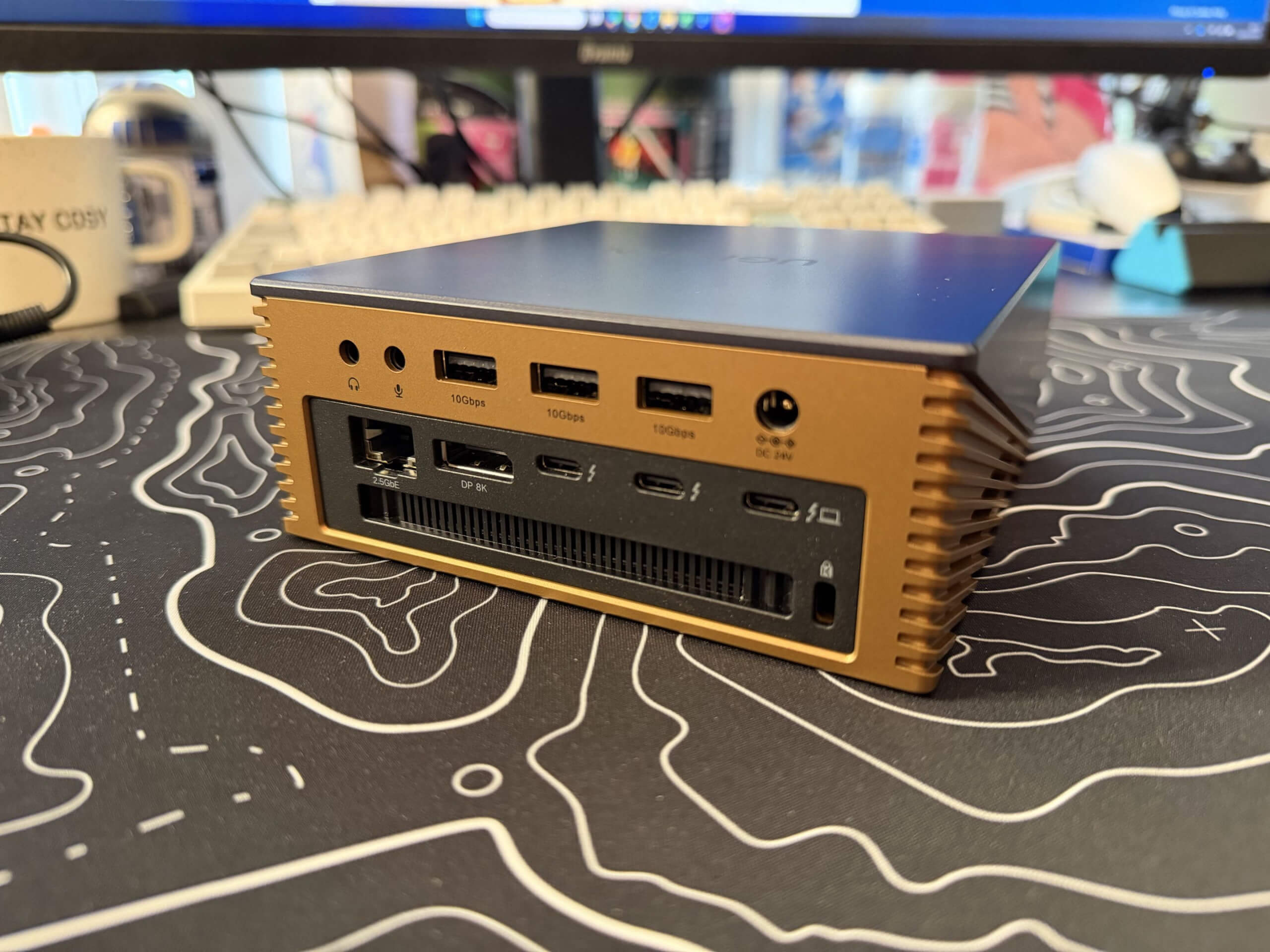 the ugreen maxidok back site showing all the ports that are available