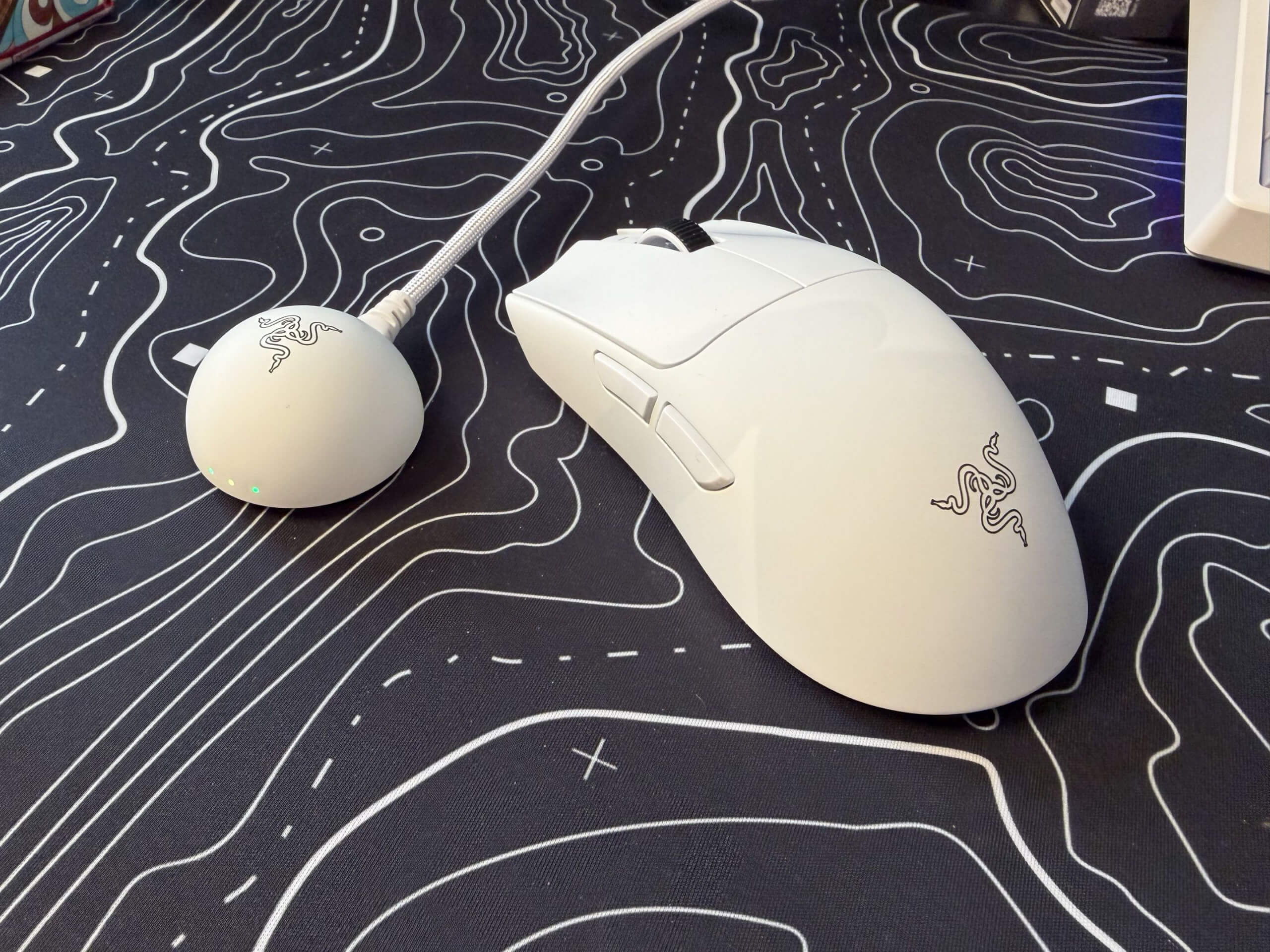 viper v4 pro with dongle on a desk