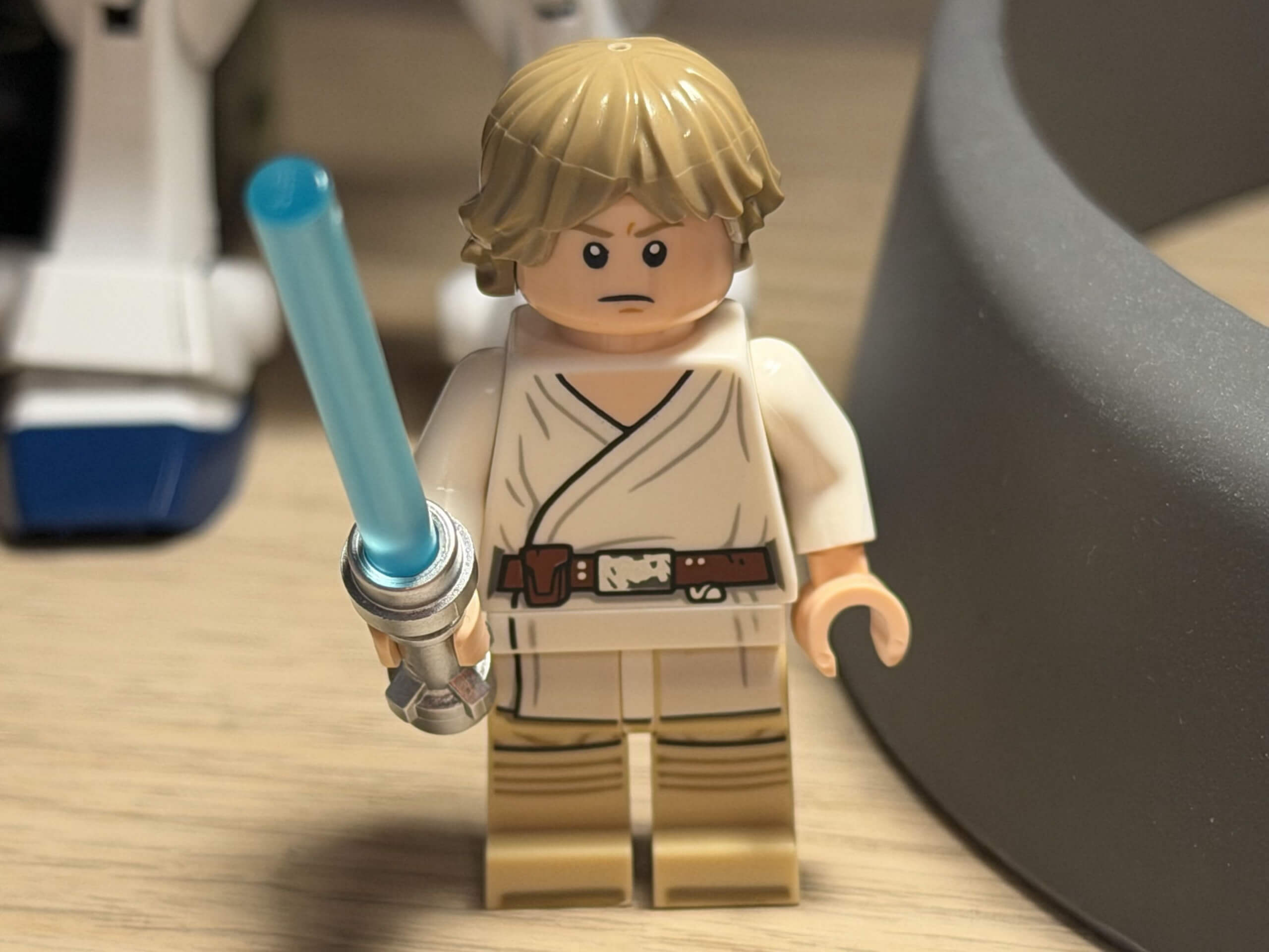 lego luke skywalker standing in front of a gundam