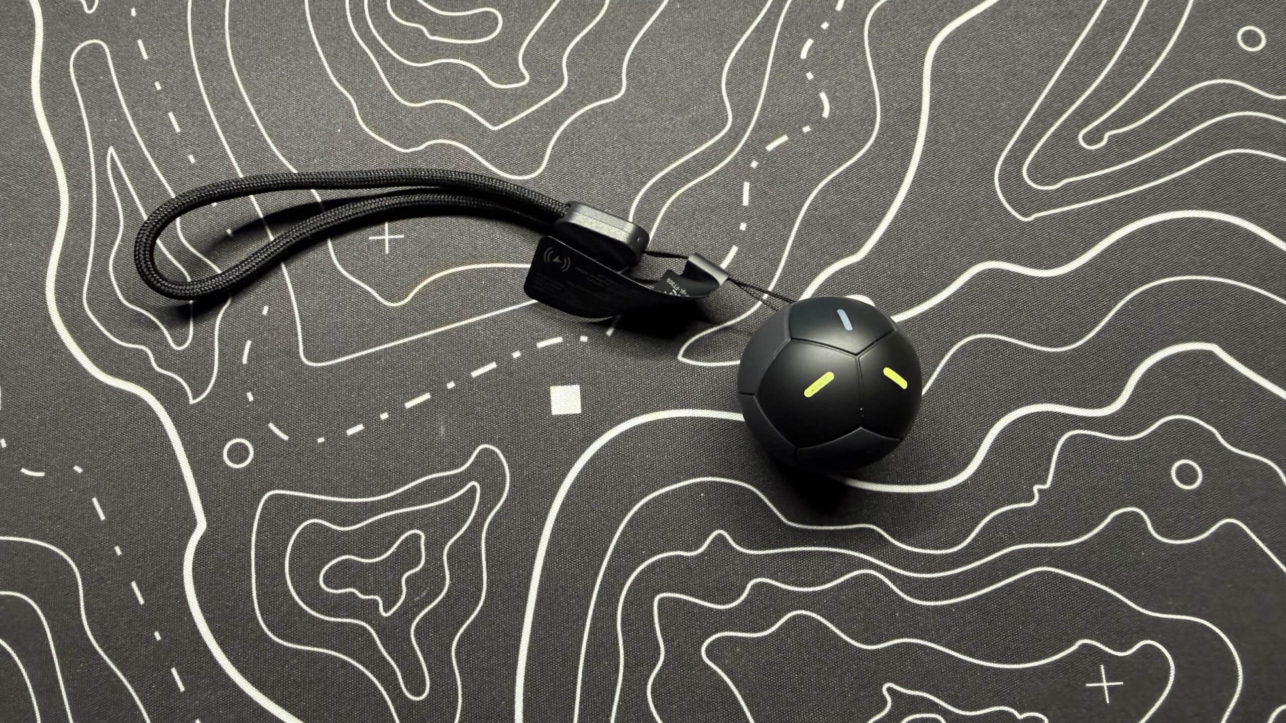the finetrack 2 from ugreen on the desk