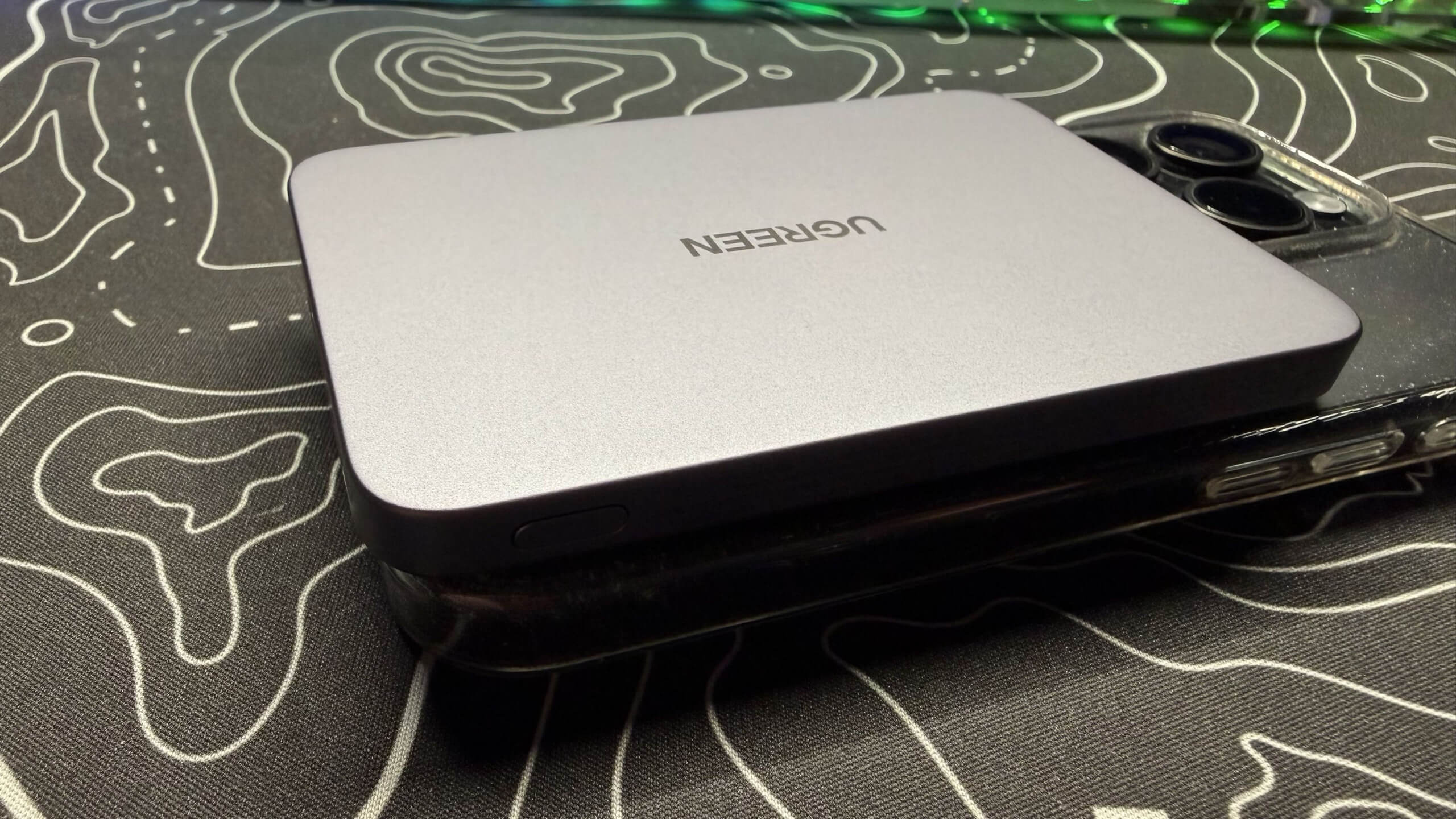 the ugreen magflow air unit attached to a phone