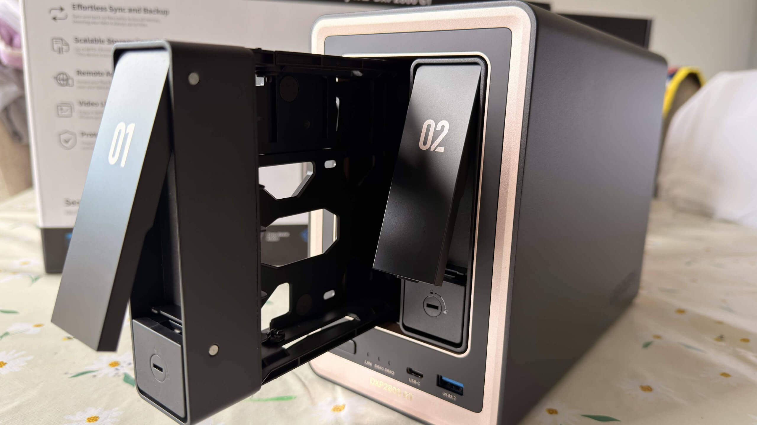image of the ugreen nasync dxp2800 gt showing one of the bays open