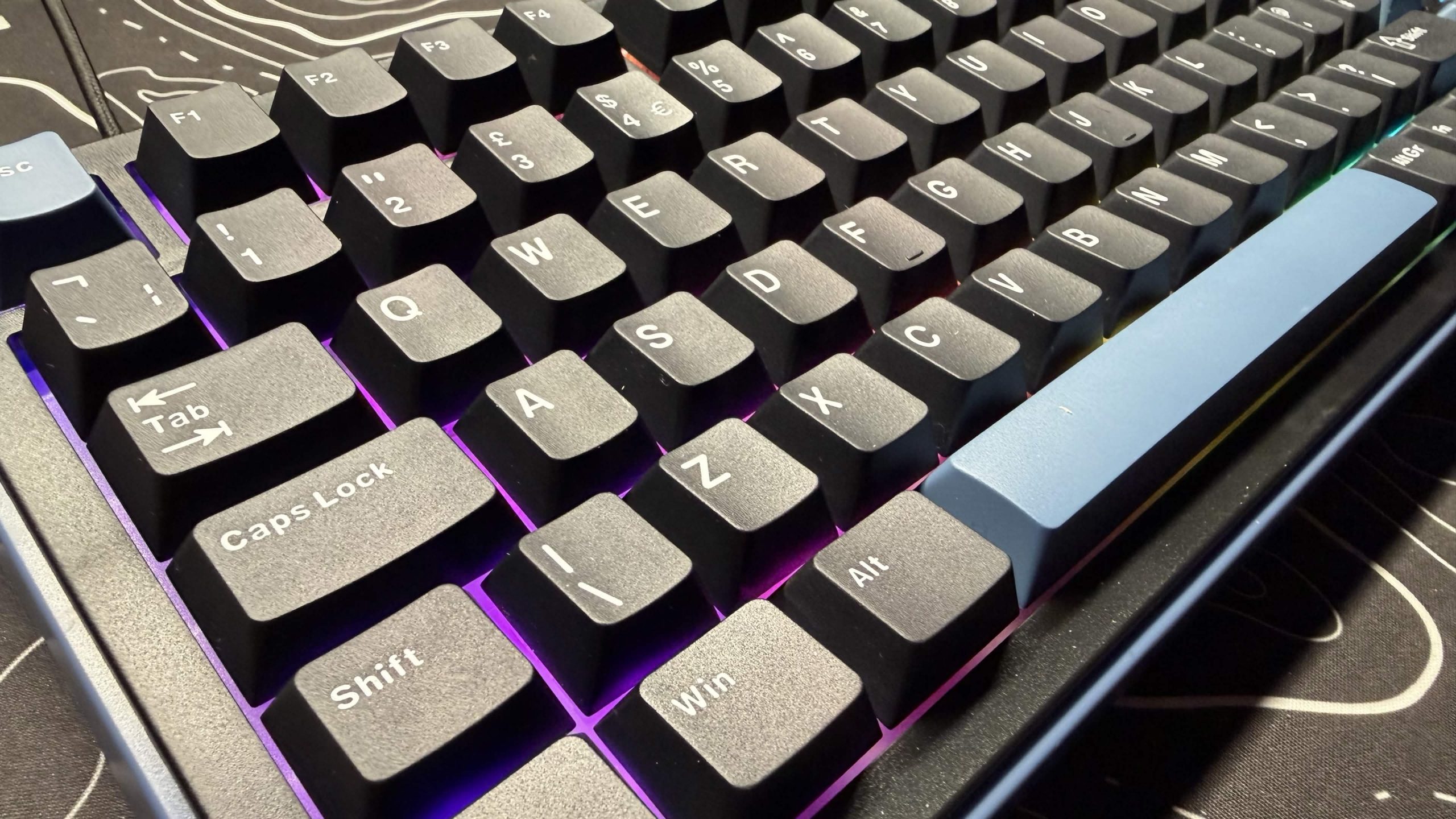 ducky ok m 98 keyboard close up