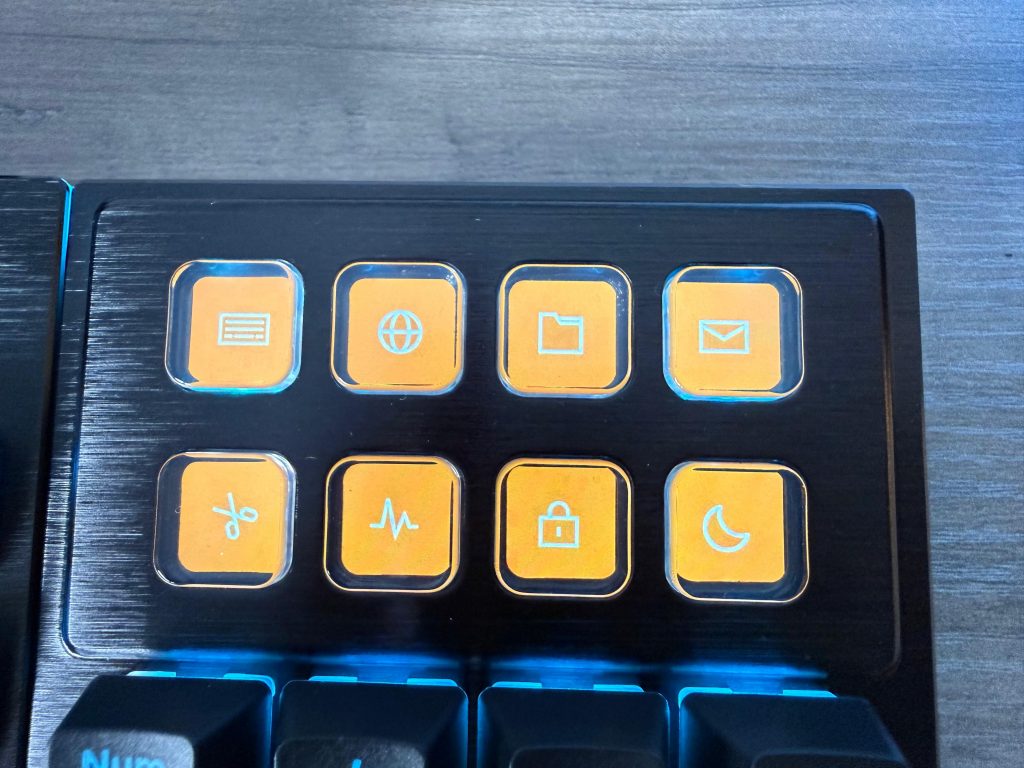 Close-up of a customizable numpad on a Be Quiet Dark Mount keyboard, showcasing 8 various programmable buttons.