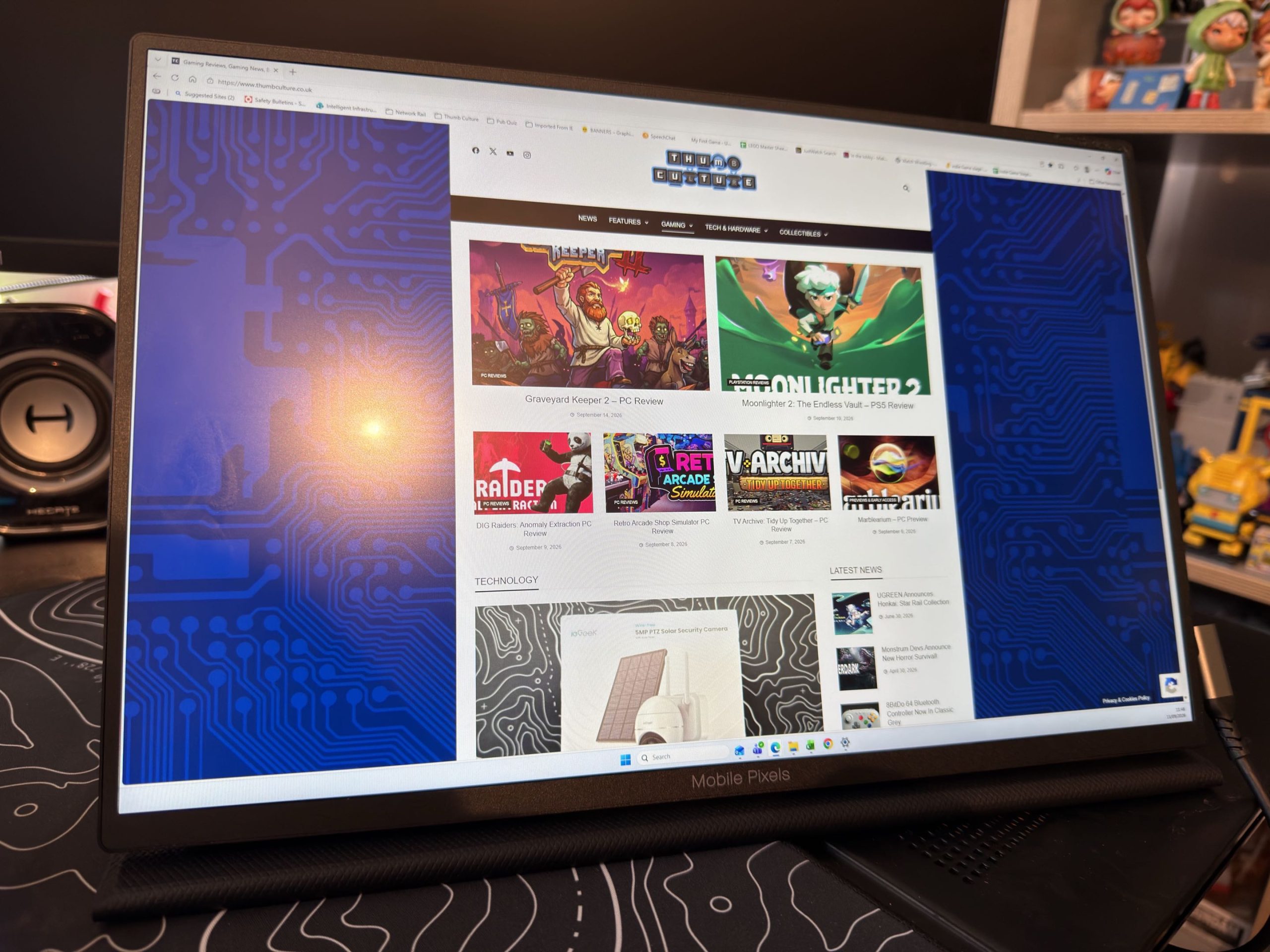 image showing the mobile pixels fold with the thumb culture website on there