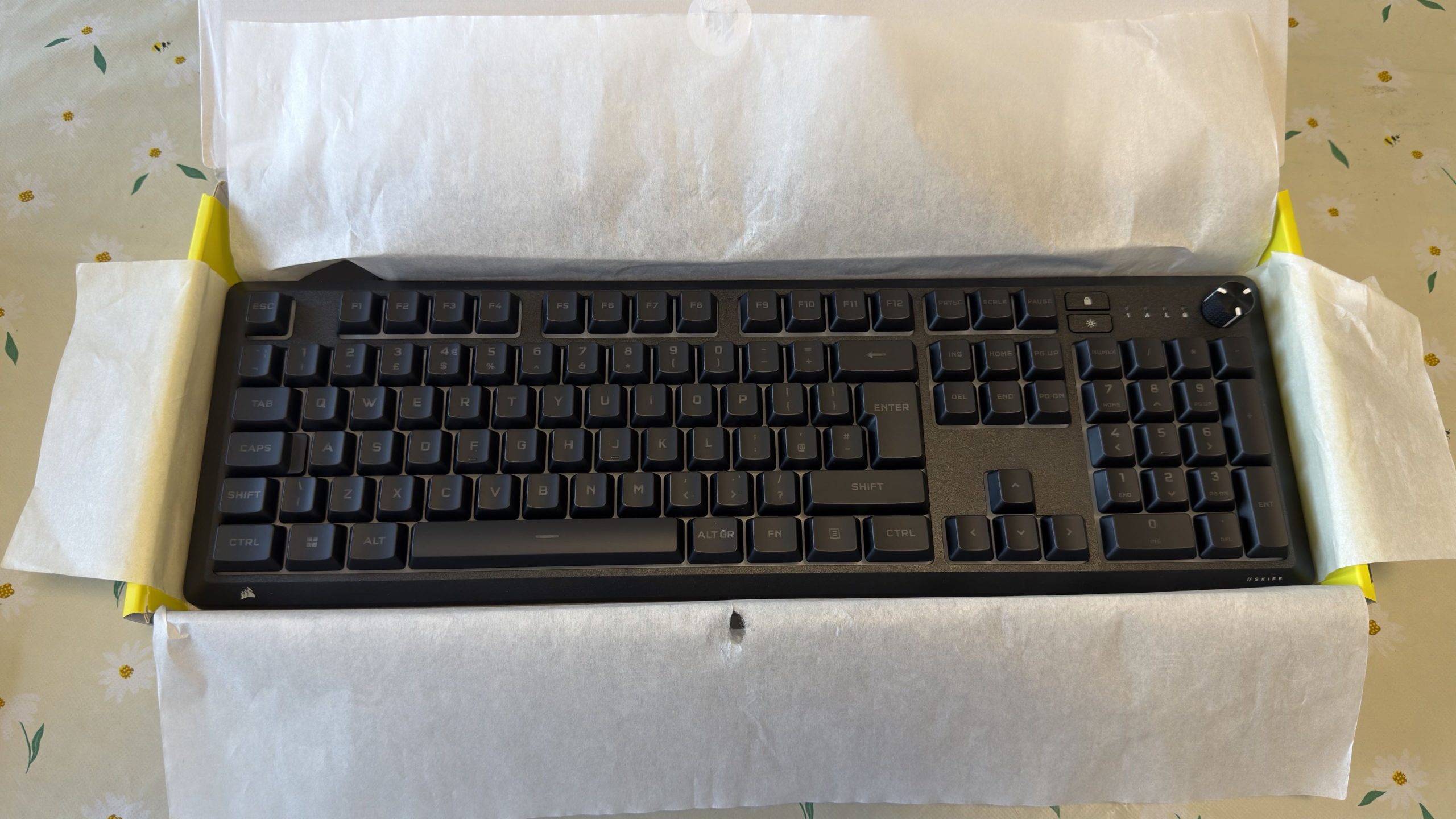 the image shows the skiff 100 in its box during the unboxing phase